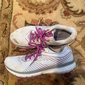 Brooks Ghosts Women's White and Purple Running Shoes